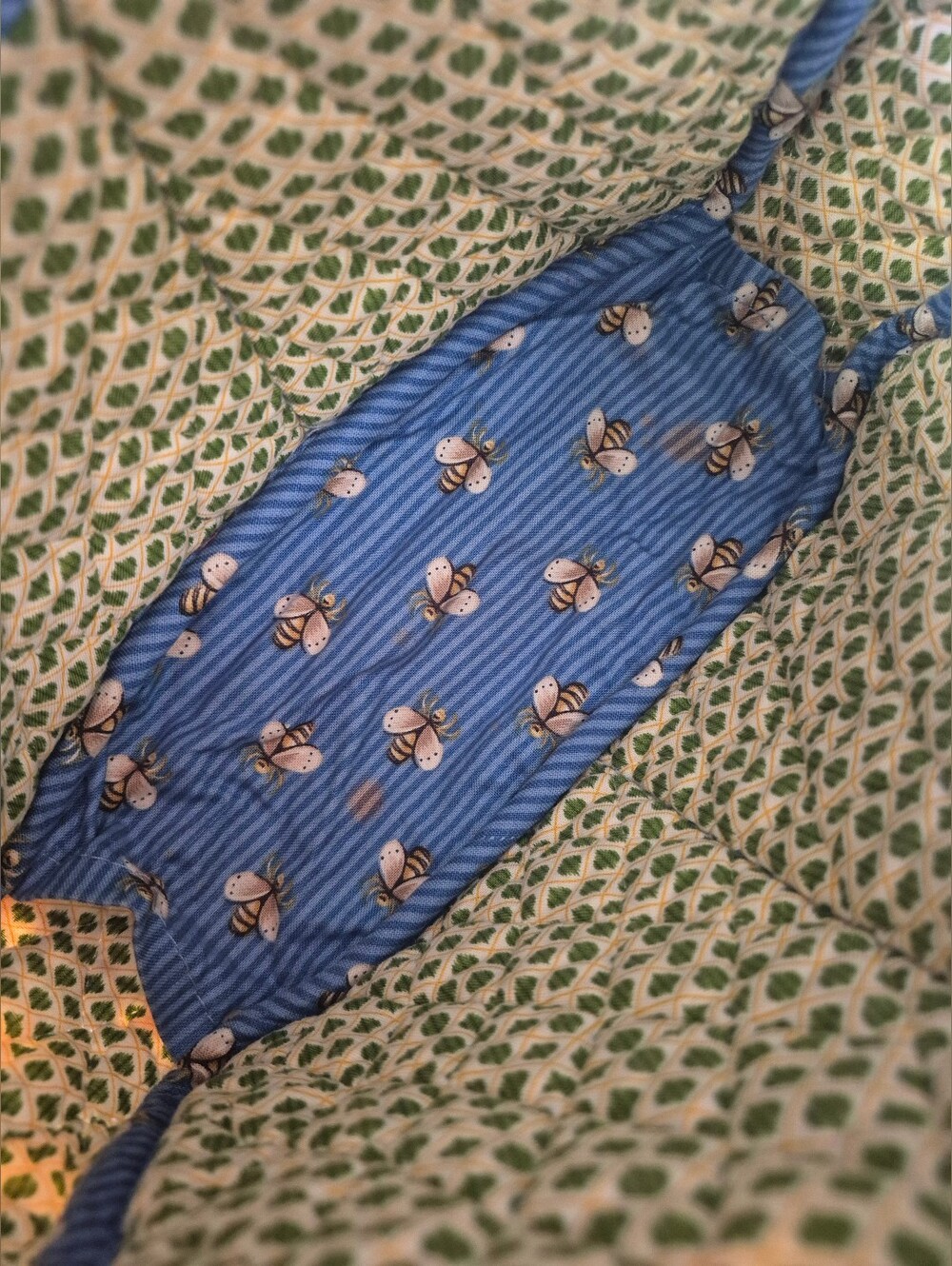 Vera Bradley Bees And Yellow Roses Spectator Crossbody Bag (2003) - Picture 9 of 10